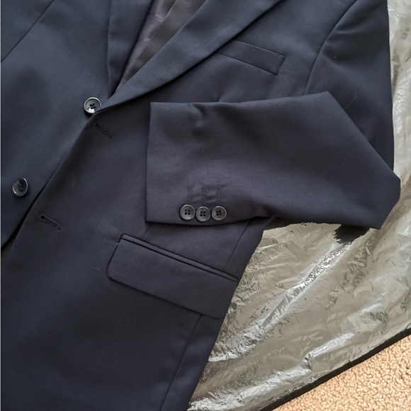 Boys 3 piece Navy suit 10-12 - Picture 12 of 16